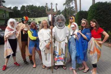 Obóz młodzieżowy, „FABRYKA ATRAKCJI”: Laser Tag, Wojskowy Biwak, Park Linowy, Sport, Integracja, Chill out. Ośrodek z basenem letnim. Kolonia 8-12 lat i obóz 13-16 lat